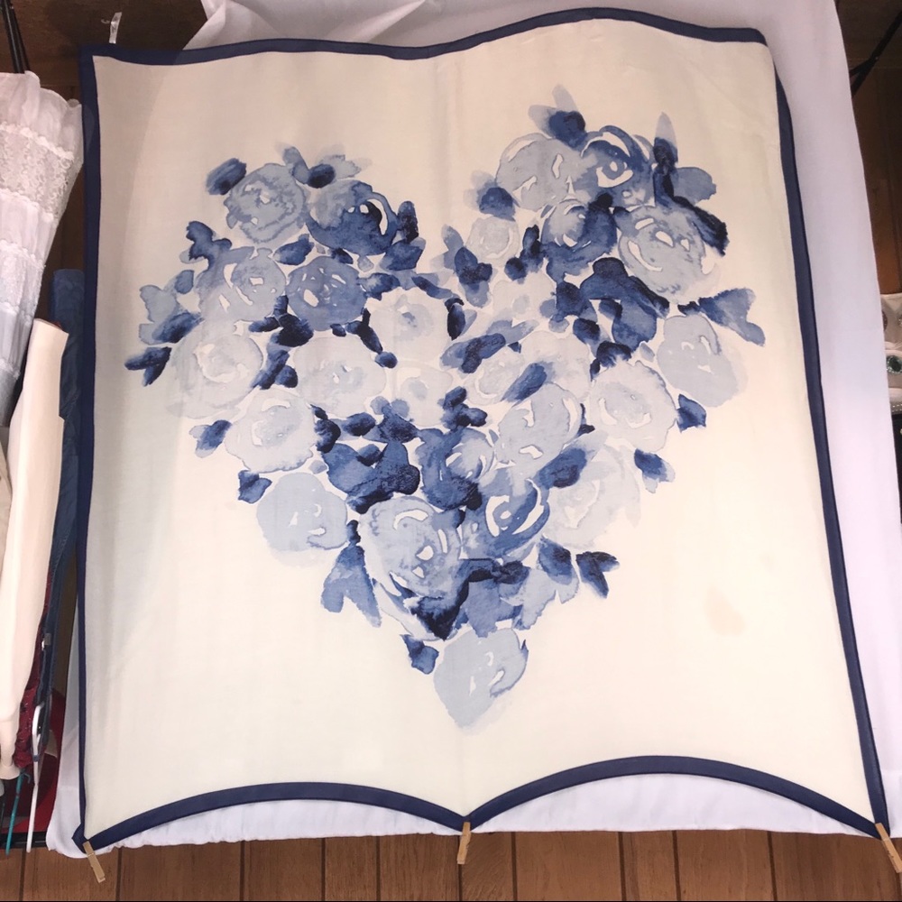 Talbots oversized floral heart ❤️ navy cream scarf